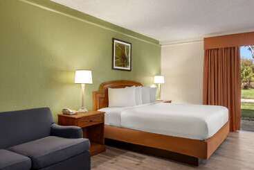 هتل Baymont By Wyndham Daytona Beach   Intl Speedway