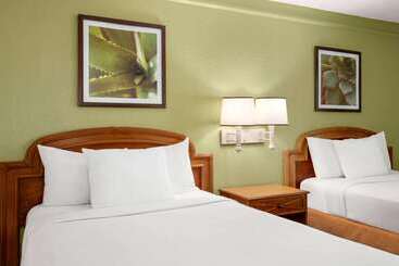 هتل Baymont By Wyndham Daytona Beach   Intl Speedway