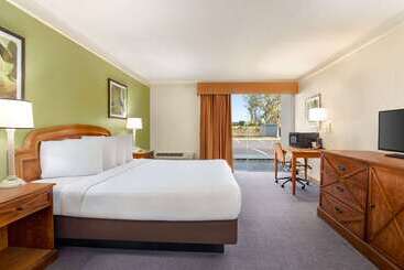 هتل Baymont By Wyndham Daytona Beach   Intl Speedway