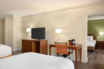 هتل Baymont By Wyndham Daytona Beach   Intl Speedway