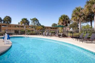 هتل Baymont By Wyndham Daytona Beach   Intl Speedway