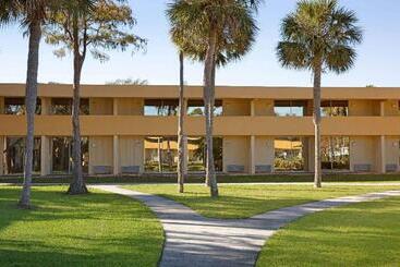 هتل Baymont By Wyndham Daytona Beach   Intl Speedway