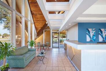 هتل Baymont By Wyndham Daytona Beach   Intl Speedway