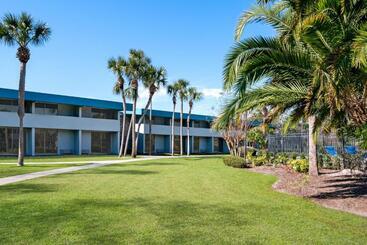 هتل Baymont By Wyndham Daytona Beach   Intl Speedway