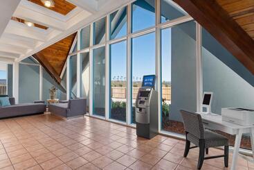 هتل Baymont By Wyndham Daytona Beach   Intl Speedway