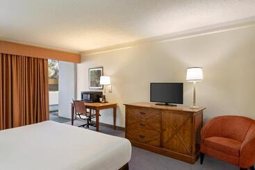 هتل Baymont By Wyndham Daytona Beach   Intl Speedway