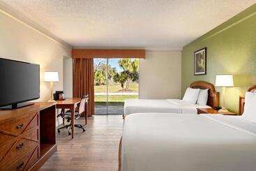 هتل Baymont By Wyndham Daytona Beach   Intl Speedway