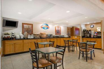 هتل Baymont By Wyndham Plainfield/ Indianapolis Arpt Area