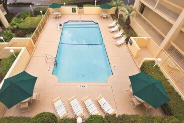 هتل Days Inn By Wyndham Gainesville Florida