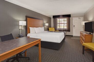 هتل Days Inn By Wyndham Gainesville Florida