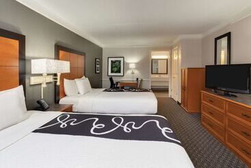 هتل Days Inn By Wyndham Gainesville Florida
