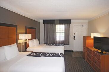 هتل Days Inn By Wyndham Gainesville Florida
