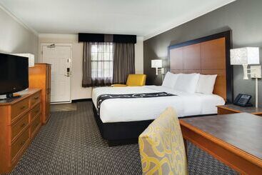 هتل Days Inn By Wyndham Gainesville Florida