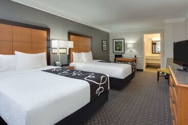 هتل Days Inn By Wyndham Gainesville Florida