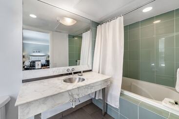 هتل La Flora By Luxurban, Trademark Collection By Wyndham