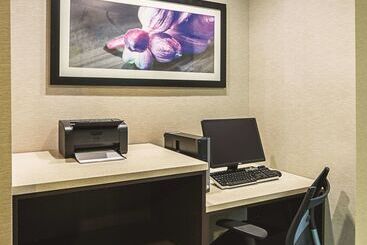 هتل La Quinta Inn & Suites By Wyndham Fort Worth City View