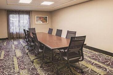 هتل La Quinta Inn & Suites By Wyndham Fort Worth City View
