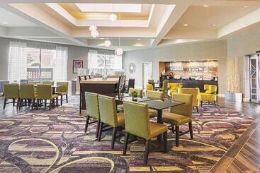 هتل La Quinta Inn & Suites By Wyndham Fort Worth City View