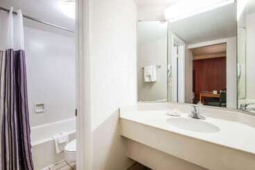 هتل La Quinta Inn By Wyndham Colorado Springs Garden Of The Gods