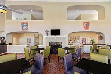 هتل La Quinta Inn By Wyndham Las Cruces Mesilla Valley