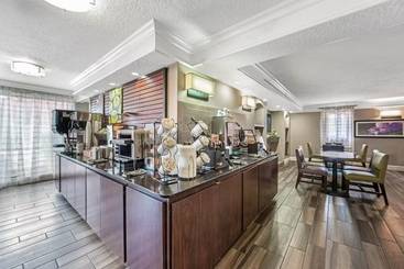 Отель La Quinta Inn By Wyndham Miami Airport North