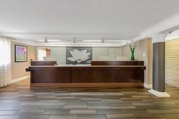 Отель La Quinta Inn By Wyndham Miami Airport North