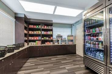 Отель La Quinta Inn By Wyndham Miami Airport North