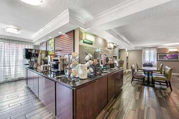 Отель La Quinta Inn By Wyndham Miami Airport North