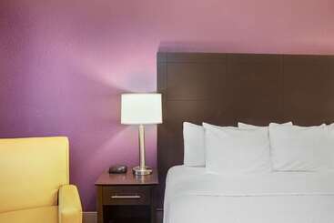 Отель La Quinta Inn By Wyndham Miami Airport North