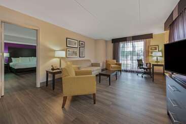 Отель La Quinta Inn By Wyndham Miami Airport North
