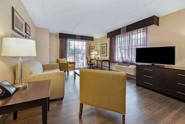 Отель La Quinta Inn By Wyndham Miami Airport North