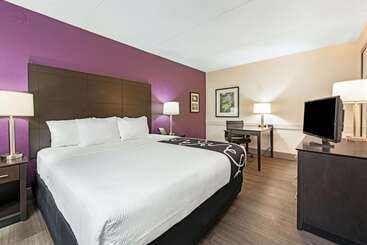 Отель La Quinta Inn By Wyndham Miami Airport North