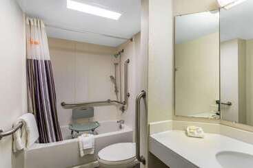 هتل La Quinta Inn By Wyndham Odessa