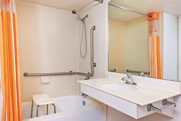 هتل La Quinta Inn By Wyndham Odessa