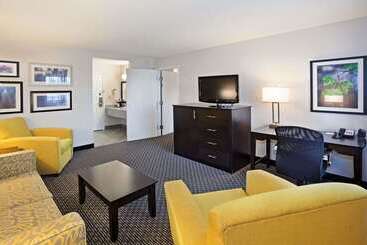 هتل La Quinta Inn By Wyndham Odessa