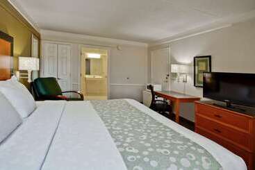 هتل La Quinta Inn By Wyndham Orlando Airport West