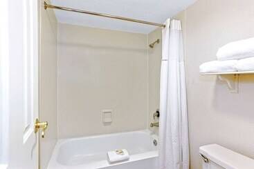 هتل La Quinta Inn By Wyndham Orlando Airport West