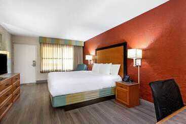 هتل La Quinta Inn Tampa Airport Stadium Westshore