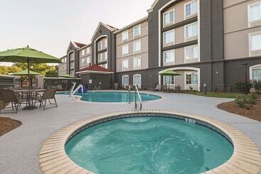 هتل La Quinta By Wyndham Alexandria Airport
