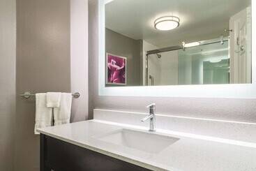 هتل La Quinta By Wyndham Alexandria Airport