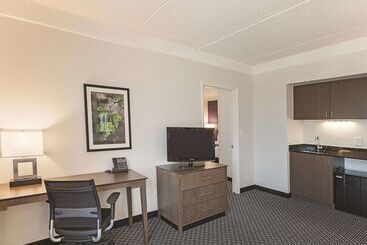 هتل La Quinta By Wyndham Arlington North 6 Flags Dr