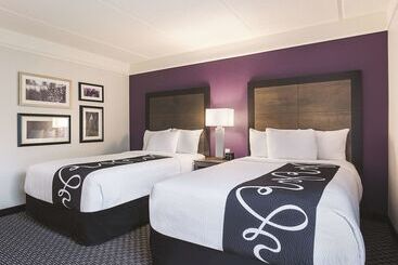 هتل La Quinta By Wyndham Arlington North 6 Flags Dr