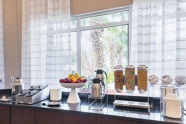 هتل La Quinta By Wyndham Austin Airport