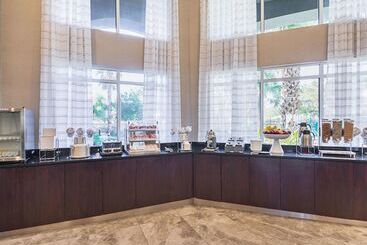 هتل La Quinta By Wyndham Austin Airport
