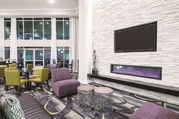 هتل La Quinta By Wyndham Austin Airport