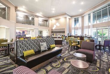 هتل La Quinta By Wyndham Austin Airport
