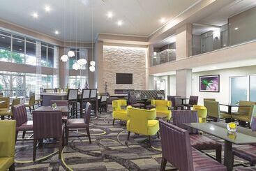 هتل La Quinta By Wyndham Austin Airport
