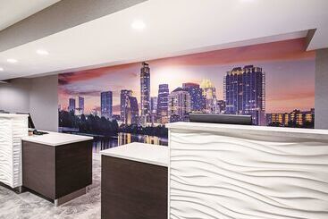 هتل La Quinta By Wyndham Austin Airport