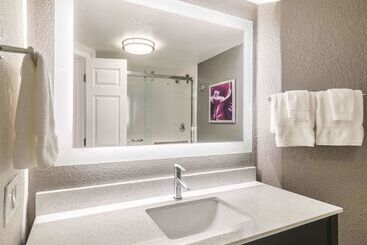 هتل La Quinta By Wyndham Austin Airport