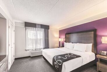 هتل La Quinta By Wyndham Austin Airport
